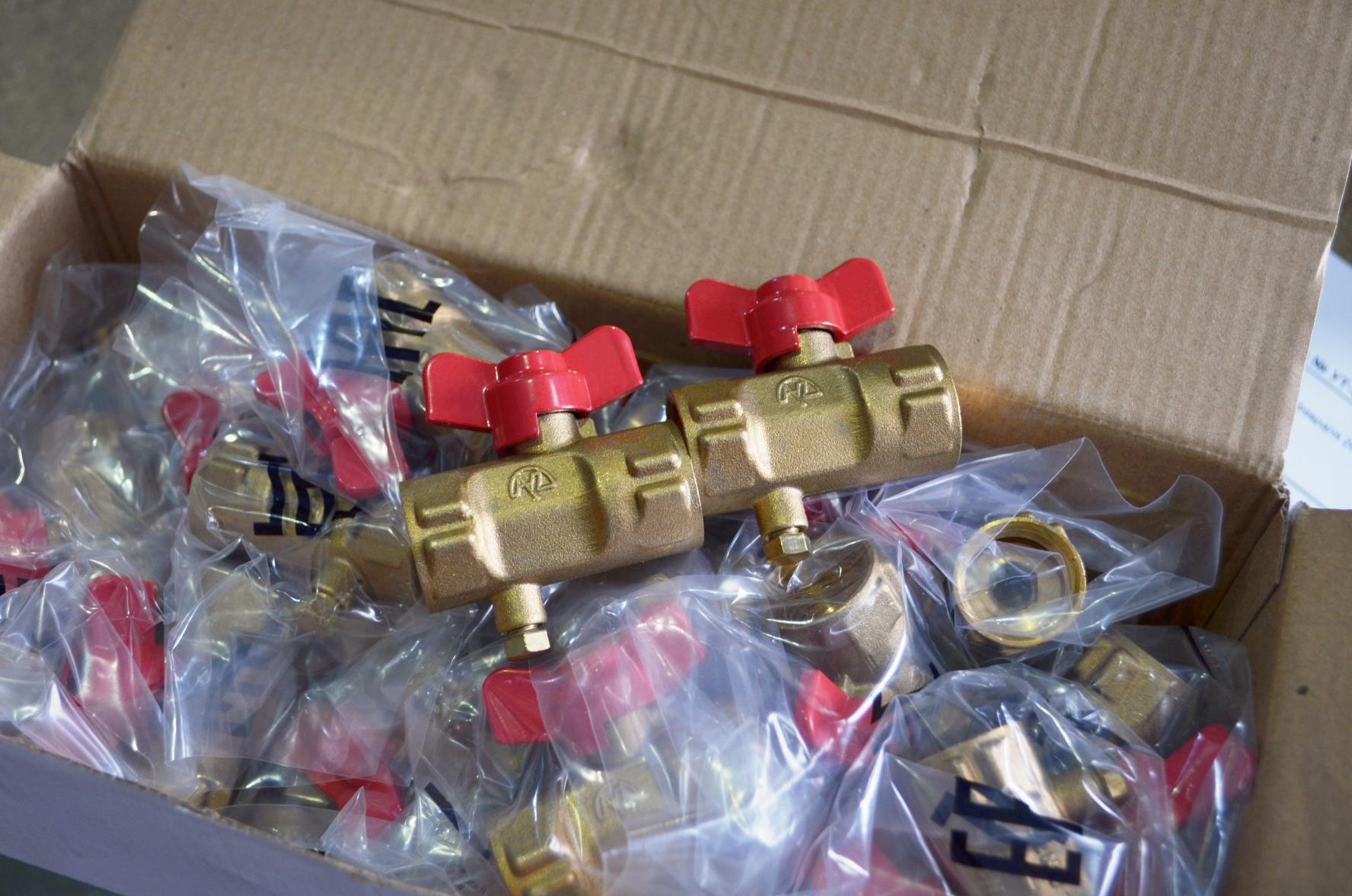 Кран 3х-ходовой для манометра - 11б27п Ду15 BAODI!